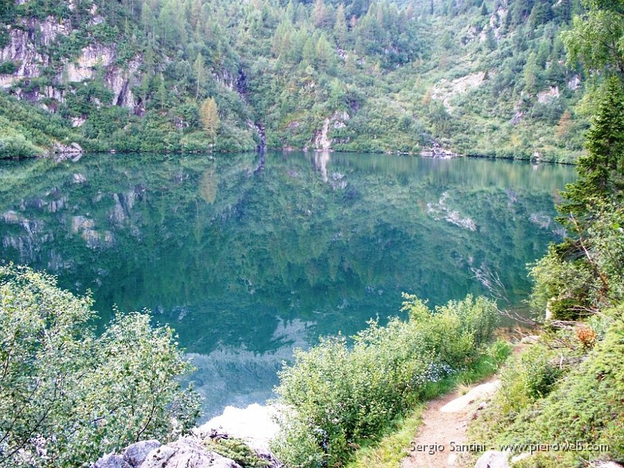 02 Riflessi nel lago.JPG